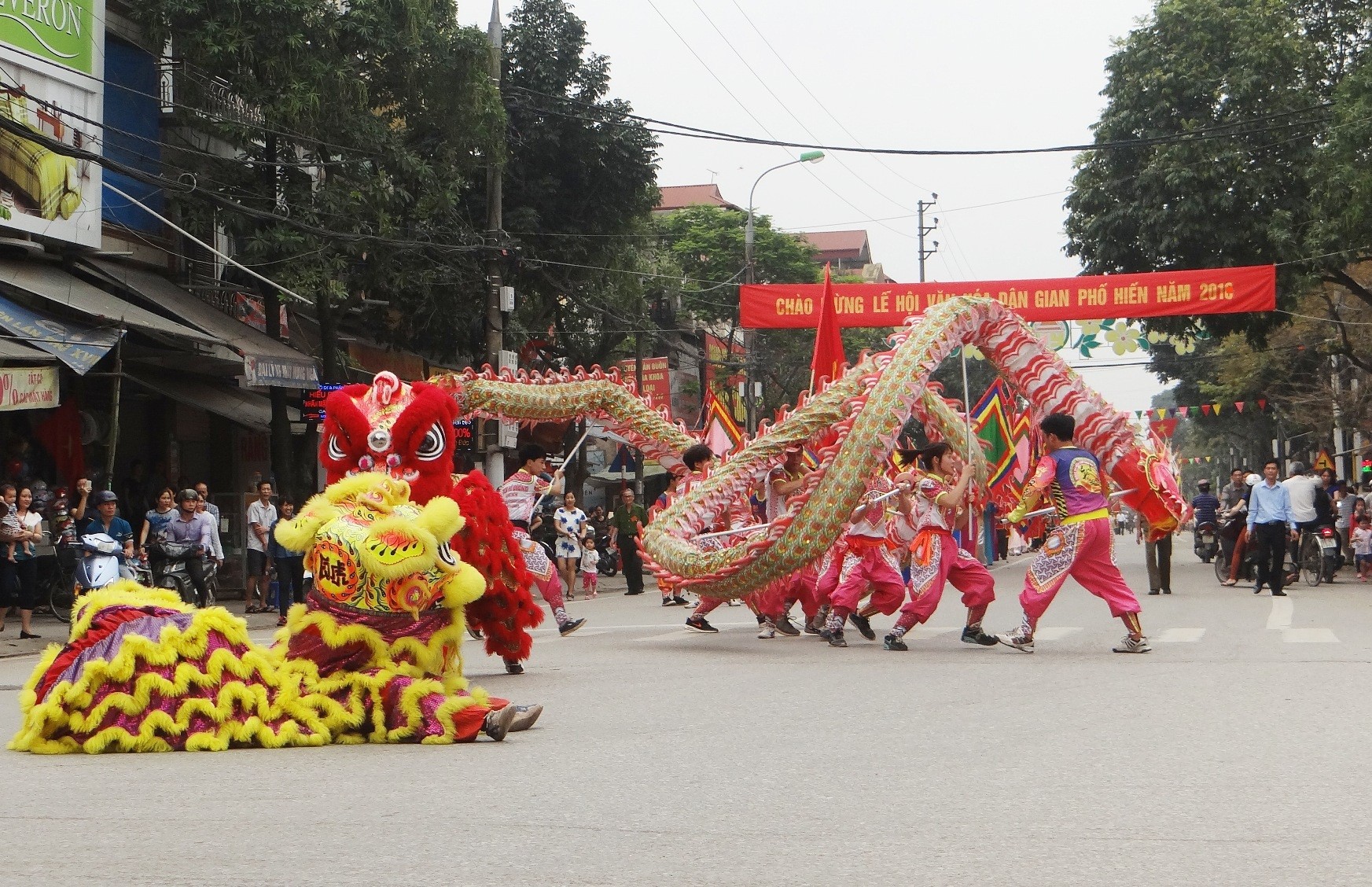 Lễ hội văn hóa dân gian phố Hiến (thành phố Hưng Yên). Ảnh: Phùng Nguyện