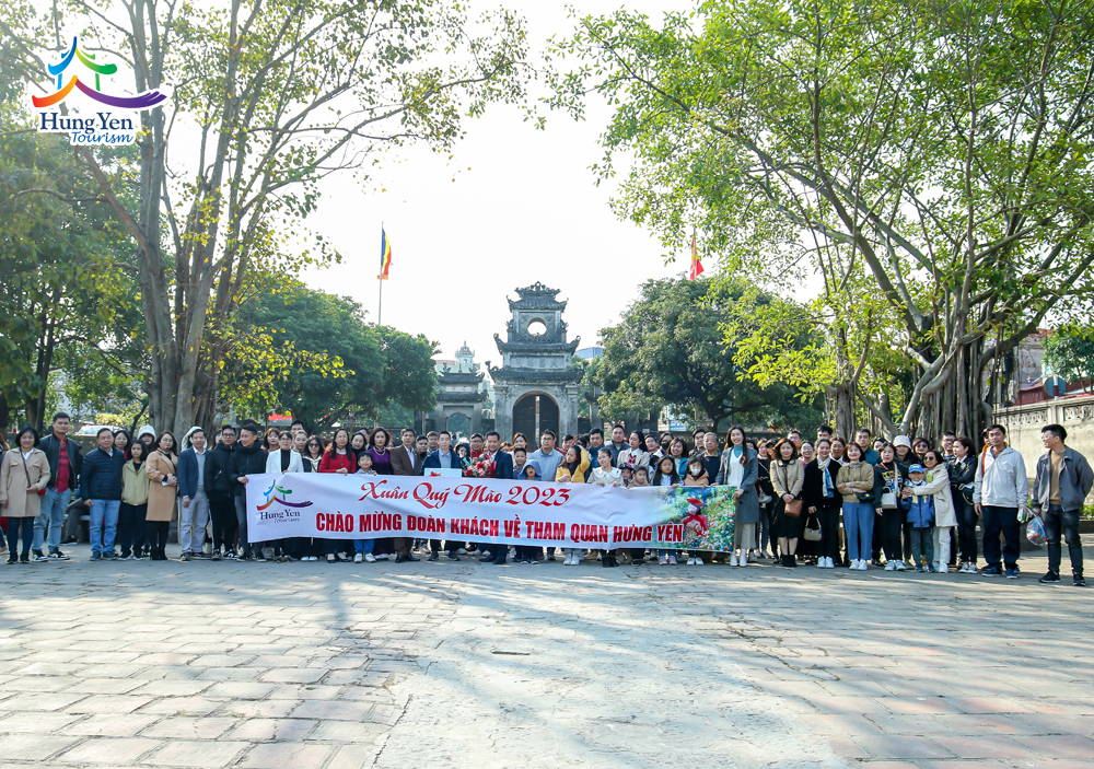   Du lịch Hưng Yên đón đoàn khách "xông đất" xuân Quý Mão