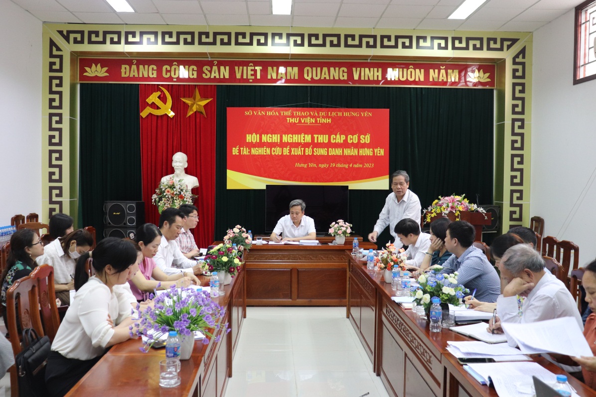 PGS. TS. Nguyễn Đức Nhuệ, Chủ tịch Hội đồng Khoa học Viện Sử học,  Viện Hàn lâm KHXH Việt Nam, Phó Chủ tịch Hội đồng phát biểu 