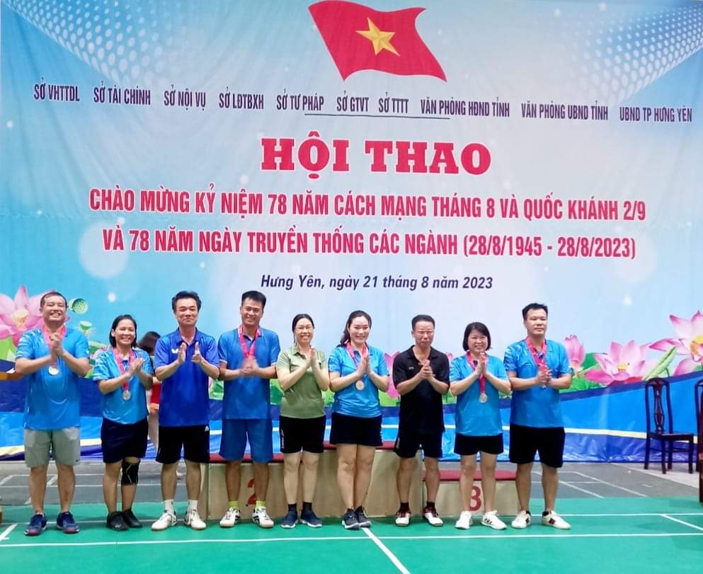Đội Bóng chuyền hơi Sở VHHTDL giành huy chương Bạc