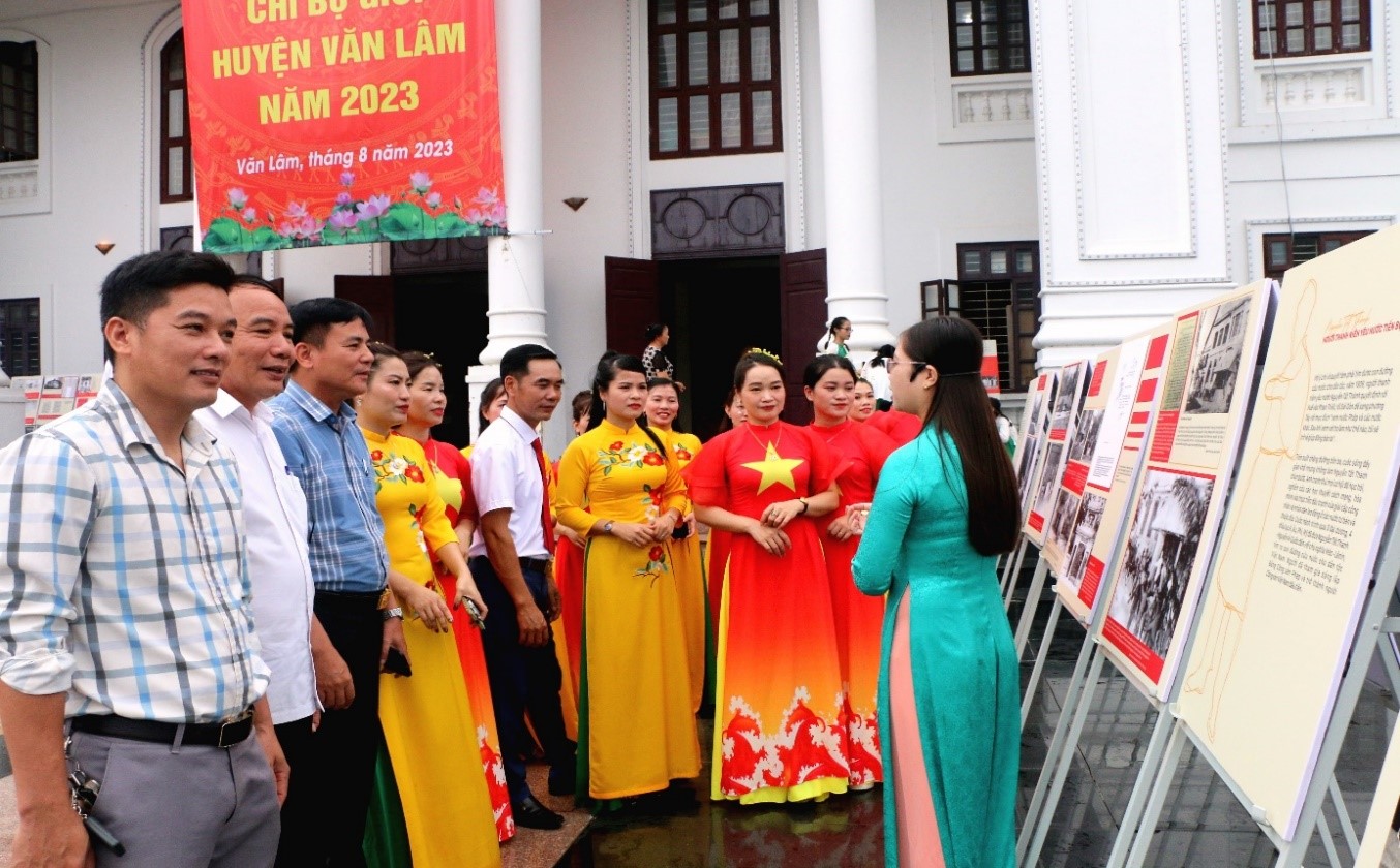   Bảo tàng tỉnh Hưng Yên trưng bày lưu động chuyên đề “Hồ Chí Minh - Những nét phác hoạ chân dung”